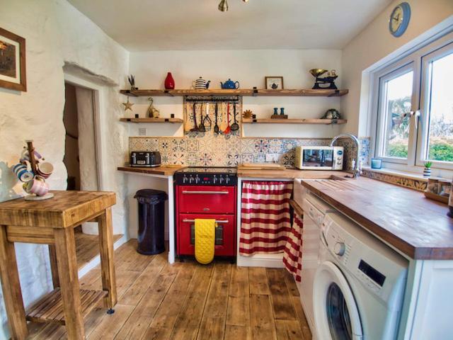 Knocker Cottage Is A 3 Bedroom Made Up Of 1 Double Bedroom And 2 Small Double Bedrooms In Small Village 10 Min To Beaches Camborne Exterior foto
